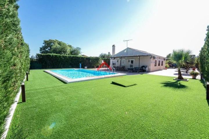 Chalet en venta en Utrera, Extrarradio - La Pachequilla photo 0