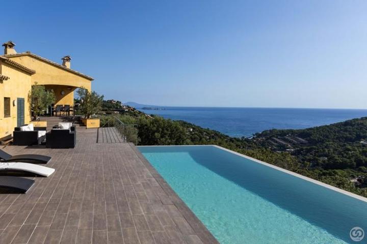 Casa en venta en Begur, Begur photo 0