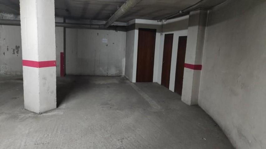 Garaje en alquiler en León, La Chantría photo 0