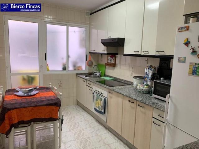 Habitación en alquiler en Ponferrada, Alta photo 0