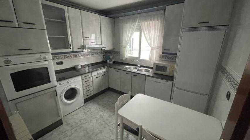 Habitación en alquiler en Ponferrada, Infanta Doña Teresa, 24401 photo 0