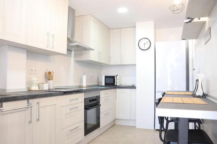 Habitación en alquiler en Elche, Asilo - Pisos Azules photo 0