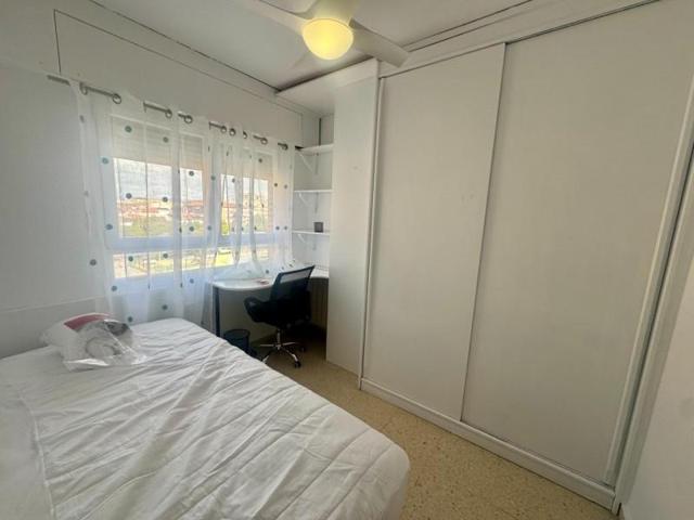 Habitación en alquiler en Granada, Barrio de La Cruz photo 0