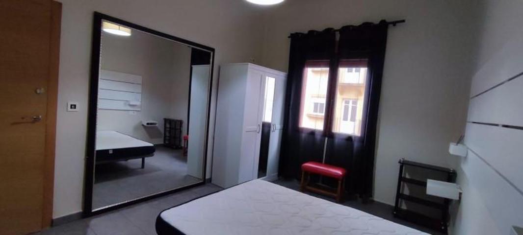 Habitación en alquiler en Granada, Constitucion photo 0