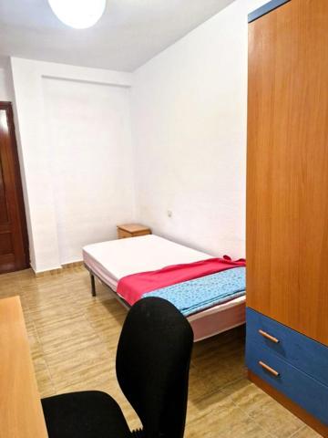 Habitación en alquiler en Granada, Barrio San Lazaro photo 0