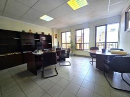 Oficina en alquiler en Las Palmas de Gran Canaria, Mesa y López photo 0