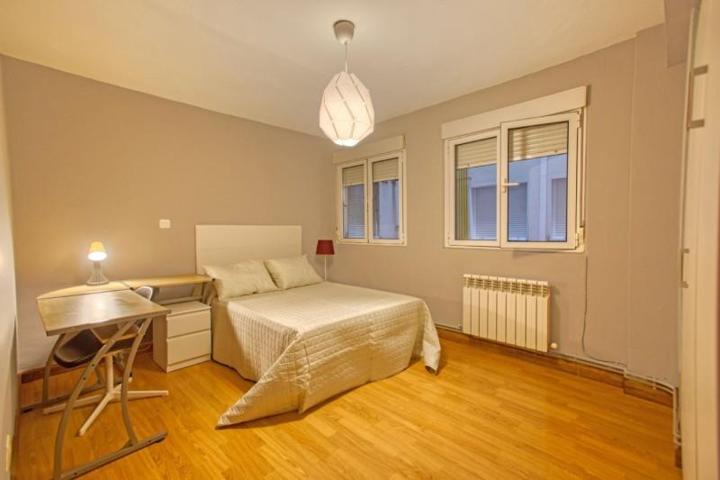 Habitación en alquiler en Oviedo, Ronda Sur photo 0