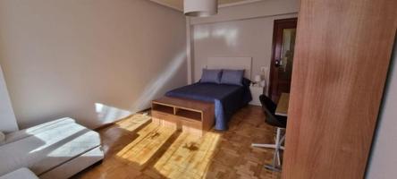 Habitación en venta en Oviedo, El Cristo photo 0