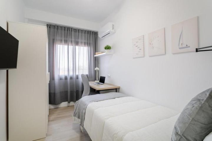 Habitación en alquiler en Alicante, Benalua photo 0