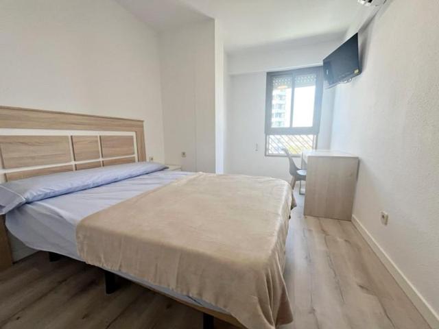 Habitación en alquiler en Valencia, En Corts photo 0