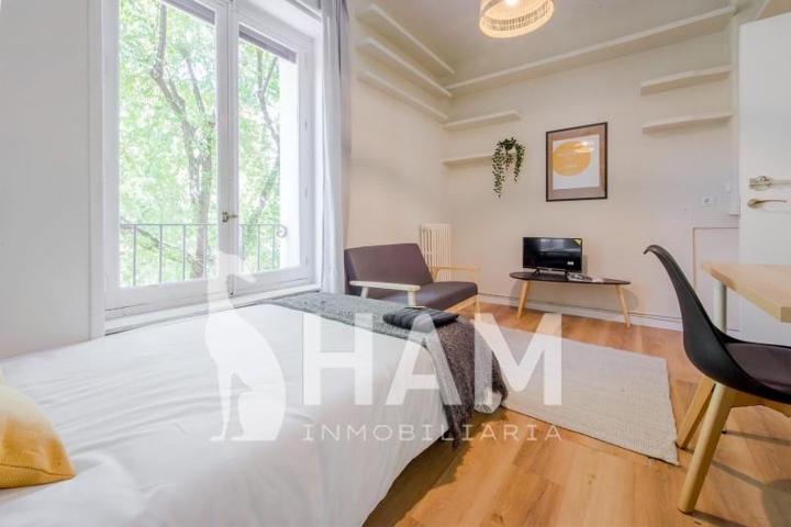 Habitación en alquiler en Pozuelo de Alarcón, Zona Estación photo 0