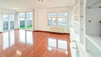 Chalet en alquiler en Camargo, Muriedas photo 0