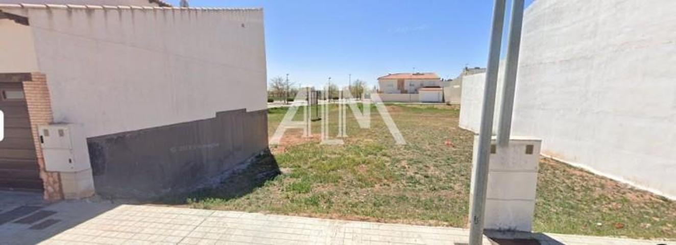 Parcela en venta en Manzanares, Bulevar photo 0