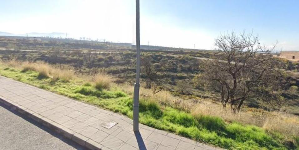 Parcela en venta en Zubia, Centro photo 0