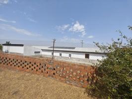 Nave industrial en venta en Serradilla photo 0