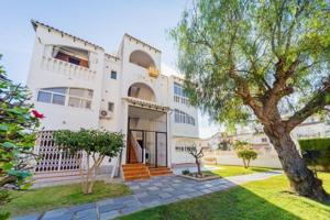 Apartamento en venta en Torrevieja photo 0