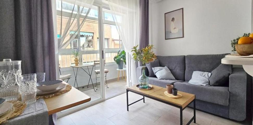 Apartamento en venta en Torrevieja, Habaneras photo 0