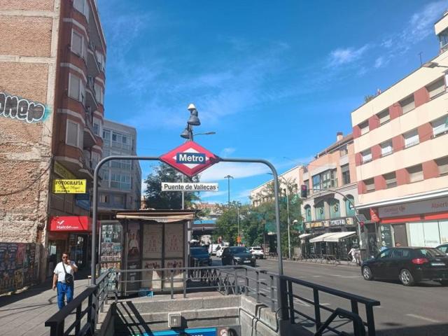 Local comercial en venta en Madrid, Puente De Vallecas - San Diego photo 0