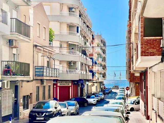 Apartamento en venta en Torrevieja, Playa de los Locos photo 0