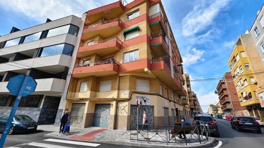 Apartamento en venta en Torrevieja, Estacion de autobuses photo 0