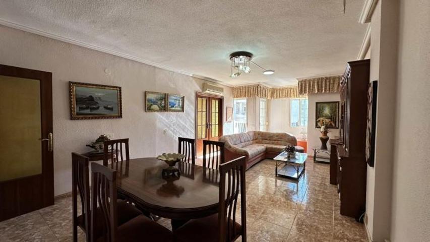 Piso en venta en Torrevieja, Torrevieja photo 0