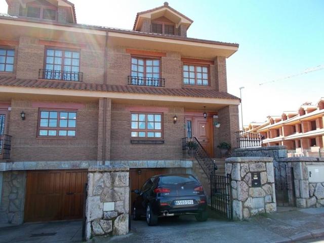 Adosada en venta en Sariegos, Pobladura Del Bernesga photo 0