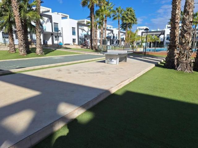 Bungalow en venta en Orihuela Costa, La Zenia photo 0