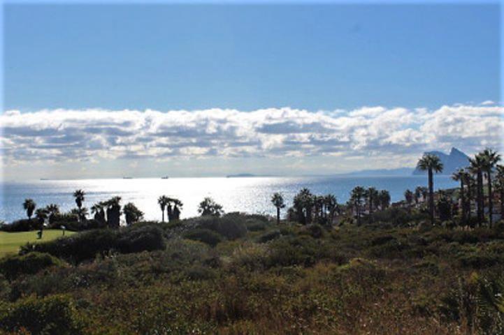 Parcela en venta en La Línea de la Concepción, Alcaidesa photo 0