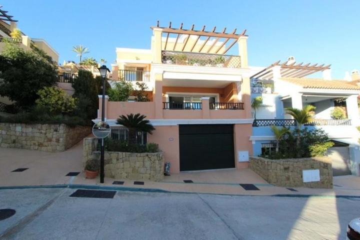 Casa en venta en Marbella, Marbella photo 0