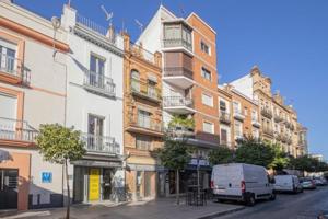 Edificio en venta en Sevilla, Triana photo 0