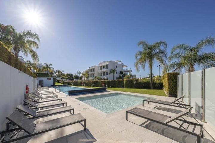 Aticos en venta en Estepona, Estepona photo 0