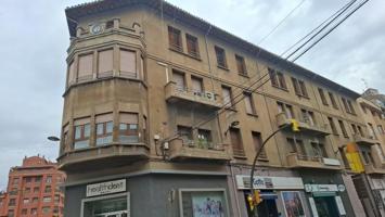 Edificio en venta en Barbastro, Aragon photo 0