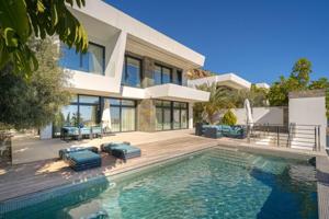 Chalet en venta en Finestrat, Sierra cortina photo 0