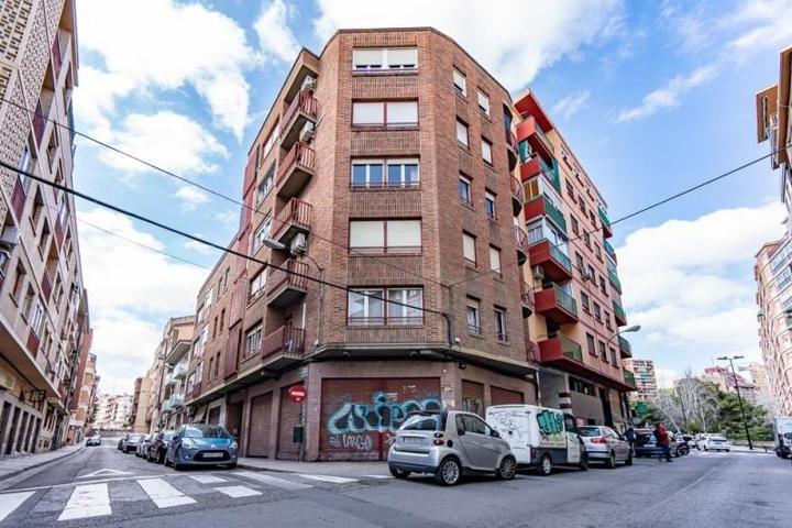 Garaje en alquiler en Zaragoza, San Jose photo 0