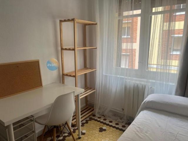Habitación en alquiler en Salamanca, Avda. Villamayor photo 0