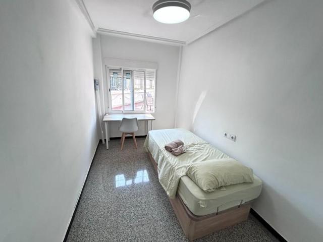 Habitación en alquiler en Valencia, Mestalla photo 0