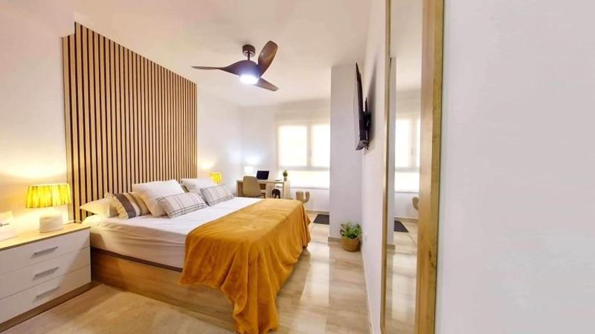 Habitación en alquiler en Alicante, Centro Tradicional photo 0