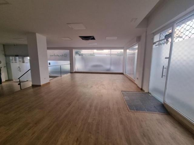 Local comercial en alquiler en Huétor Vega, Zona metropolitana photo 0