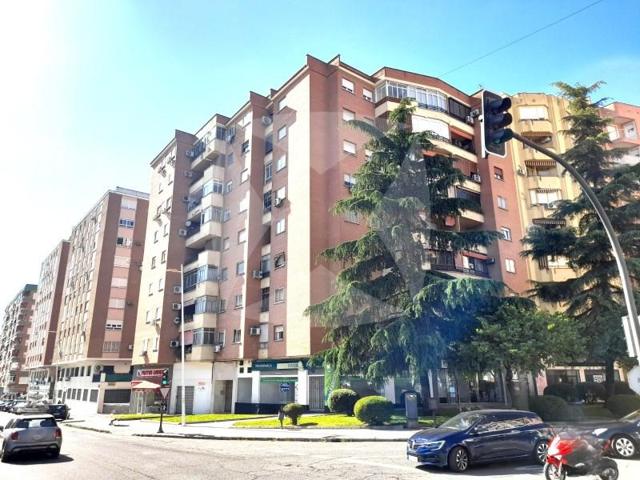 Local comercial en alquiler en Badajoz photo 0