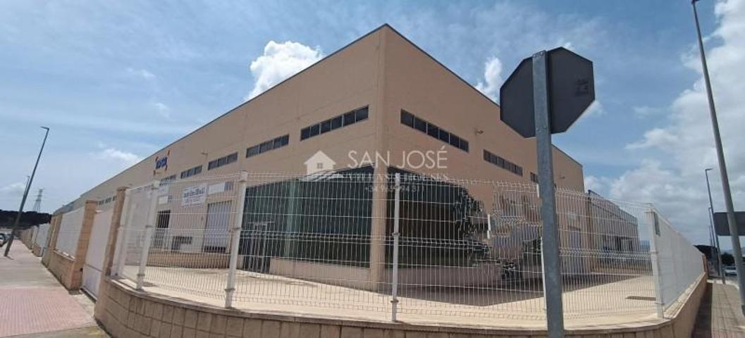 Nave industrial en alquiler en Novelda, POLIGONO FONDONET photo 0