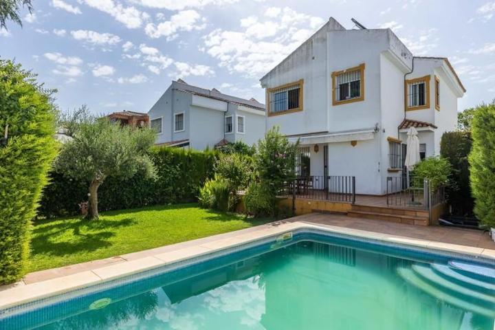 Chalet en alquiler en Bormujos, El Zaudín - Club de Golf photo 0