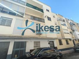 Piso en venta en Lora del Río, Andalucia photo 0