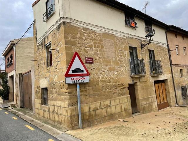 Casas de pueblo en venta en Cuzcurrita de Río Tirón photo 0