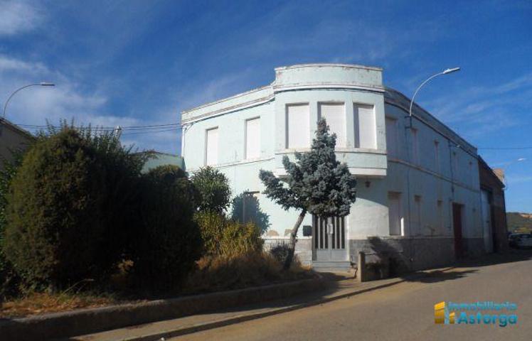 Casa en venta en San Justo de la Vega, Nistal photo 0