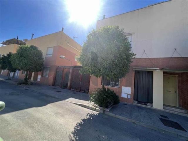 Adosada en venta en Rociana del Condado, El Condado photo 0