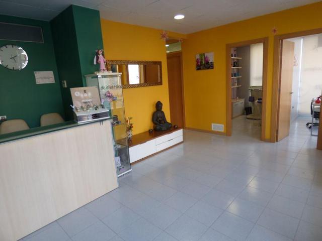 Local comercial en venta en Manresa, Font dels Capellans photo 0