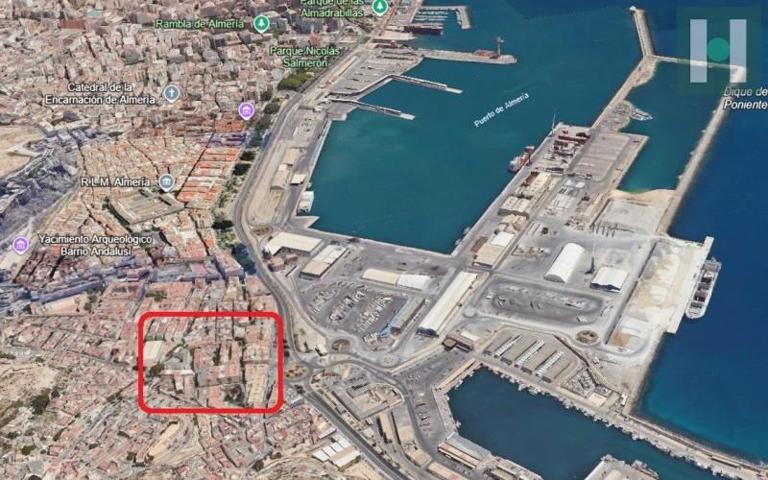 Piso en venta en Almería photo 0