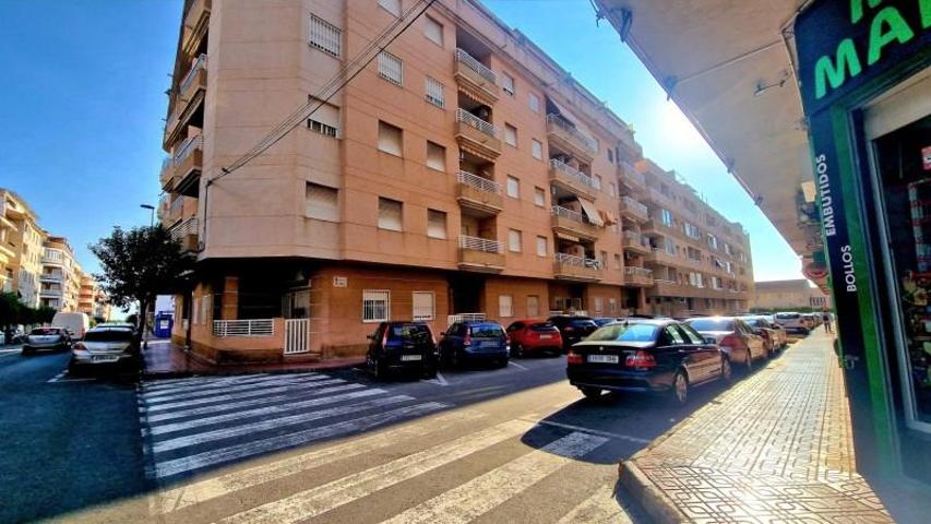 Piso en venta en Torrevieja, Centro photo 0