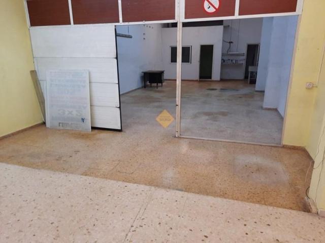 Local comercial en venta en Valencia, Torrefiel photo 0