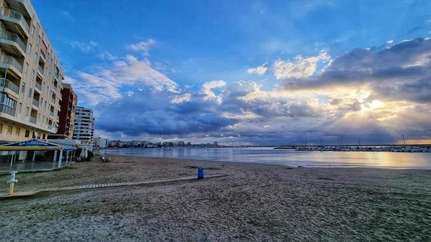 Apartamento en venta en Torrevieja, Playa de los Locos photo 0